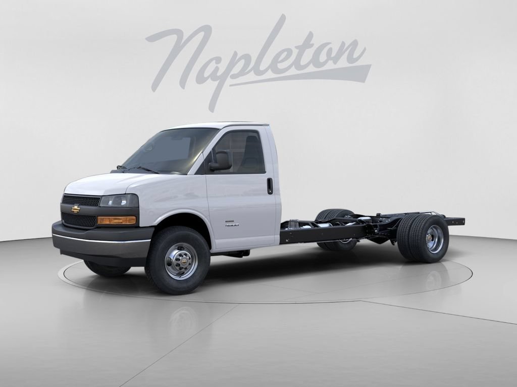 New 2026 Chevrolet Express 4500 w/ Power Convenience Package RWD image 3
