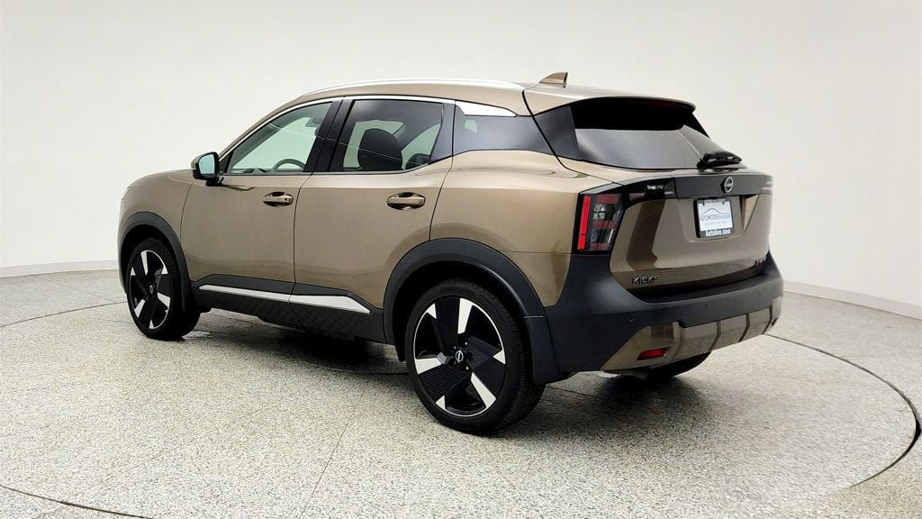 Used 2025 Nissan Kicks SR w/ SR Premium Package AWD/4WD image 7