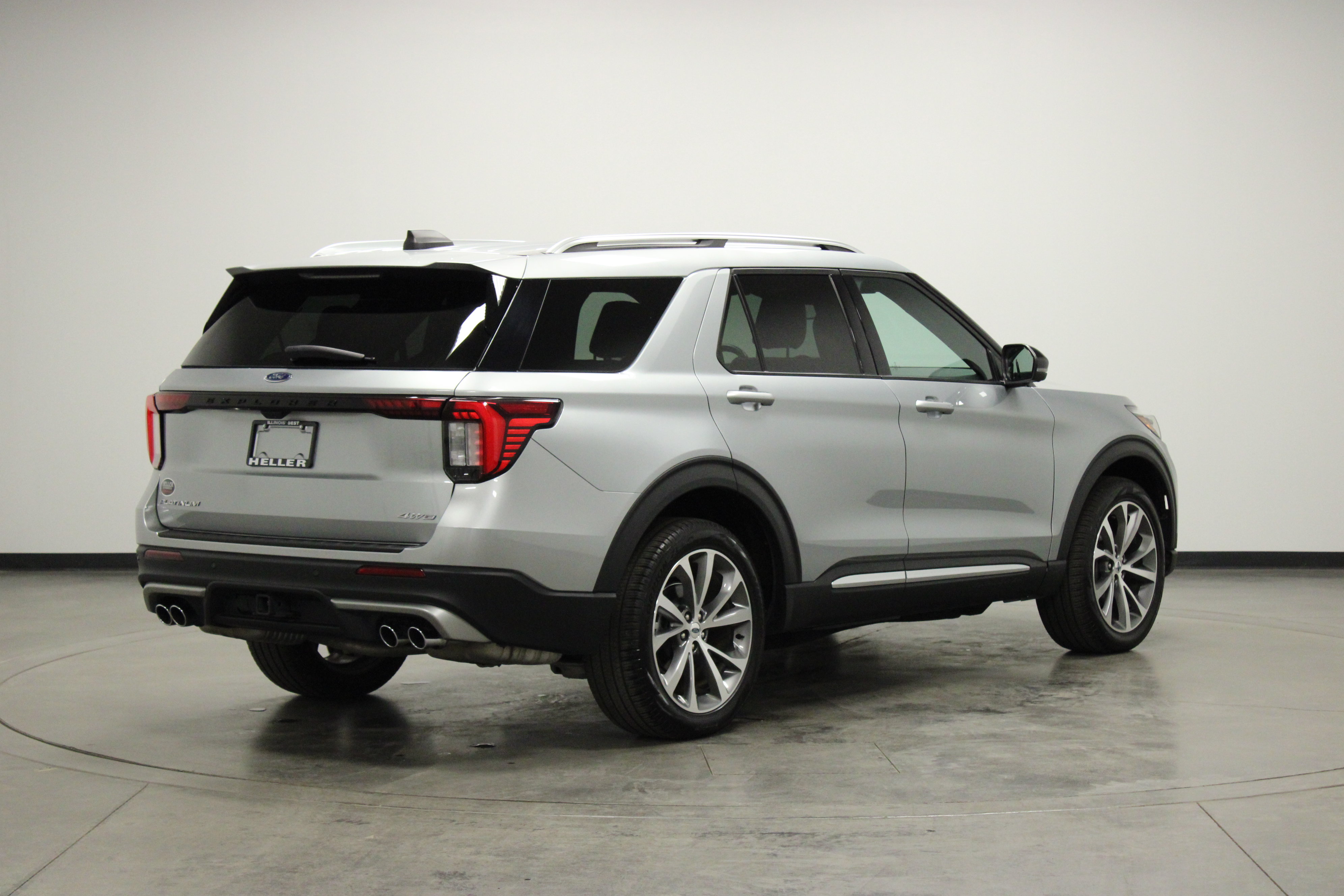 Used 2025 Ford Explorer Platinum w/ Ultimate Package AWD/4WD image 8