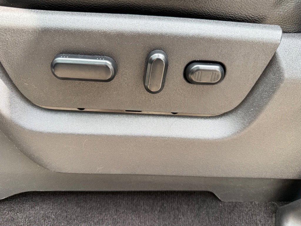 Used 2015 Ford F250 Lariat w/ Lariat Interior Package image 20