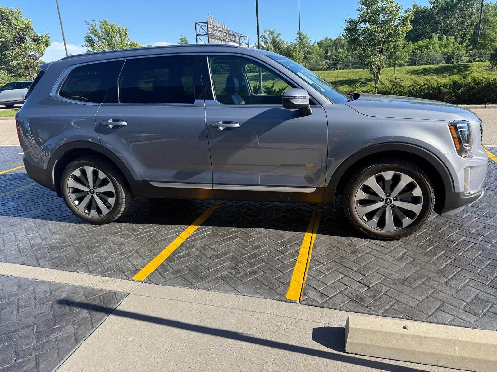 Used 2020 Kia Telluride S AWD/4WD image 4