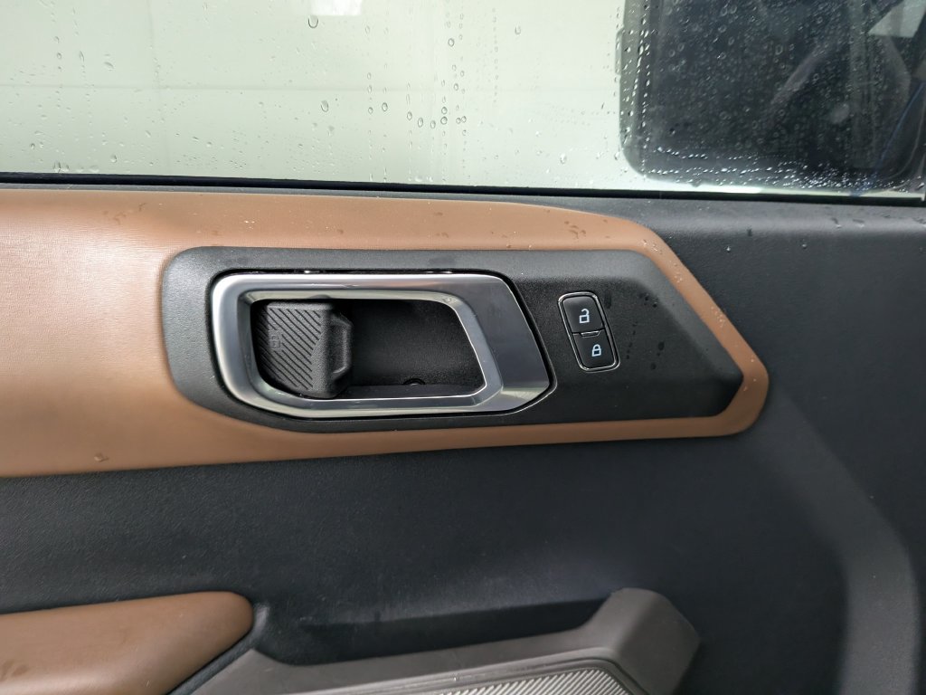 Used 2022 Ford Bronco Outer Banks w/ Sasquatch Package AWD/4WD image 17