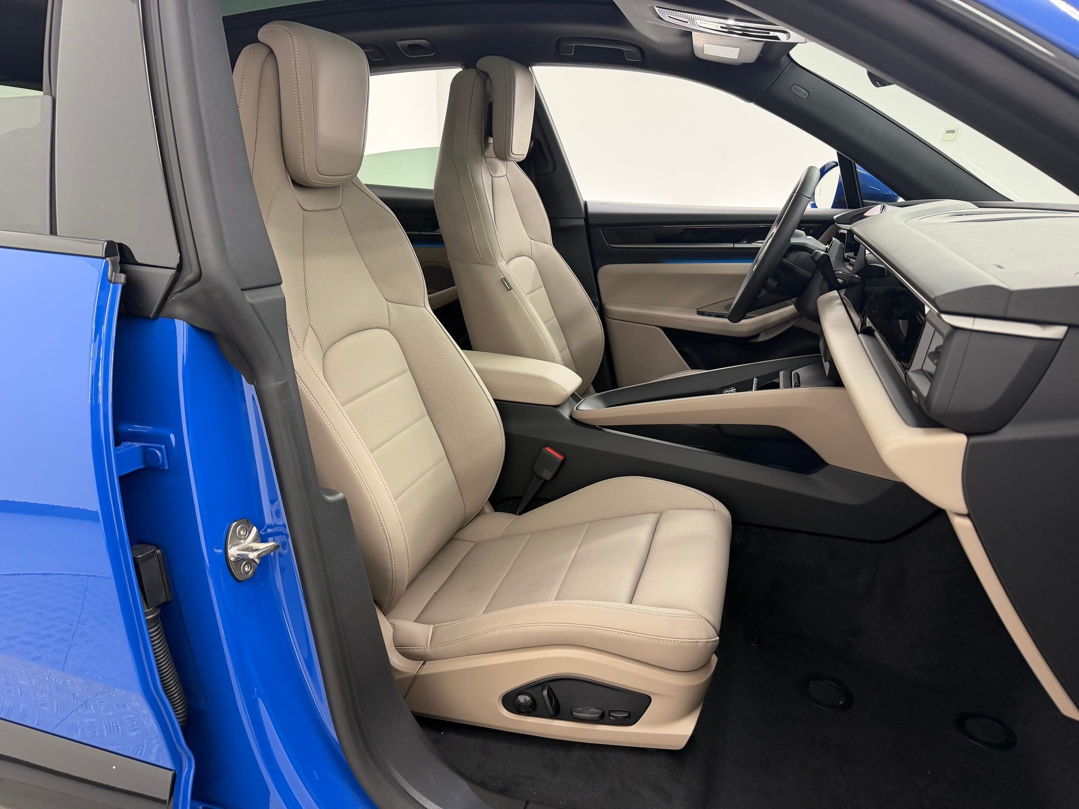 New 2026 Porsche Macan 4 Electric AWD/4WD image 24