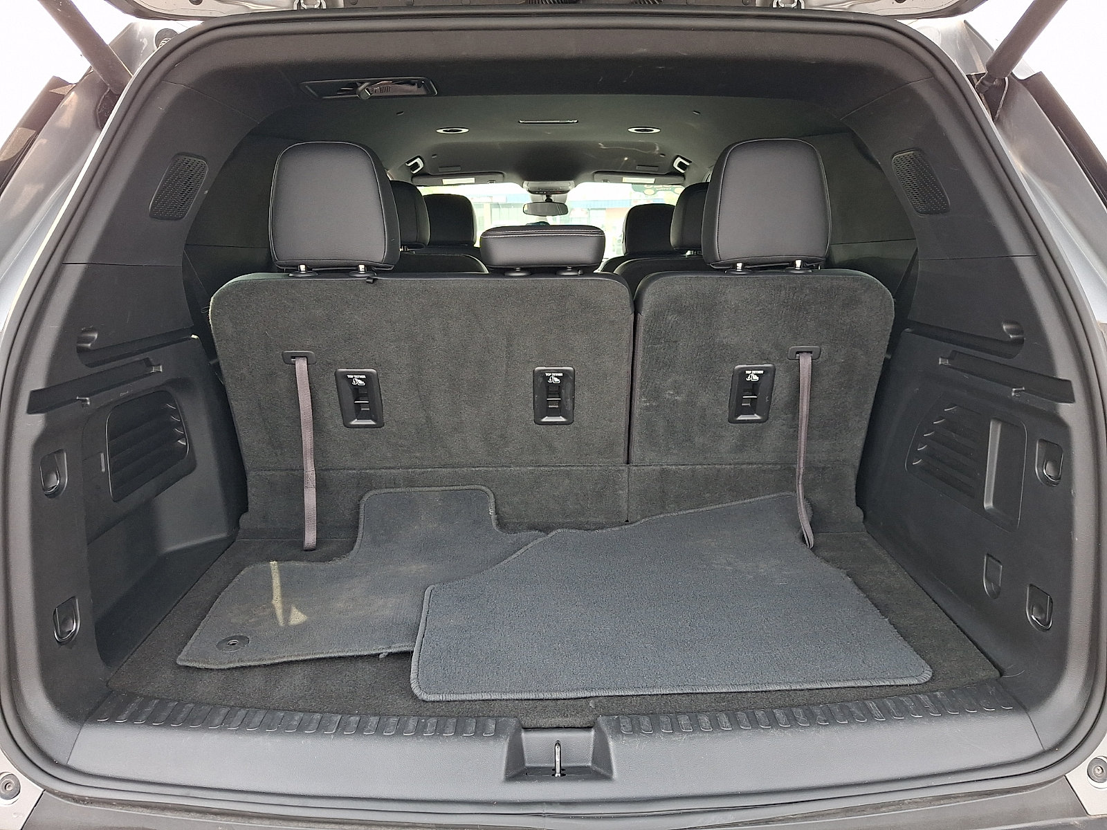 Used 2025 Chevrolet Traverse LT AWD/4WD image 29