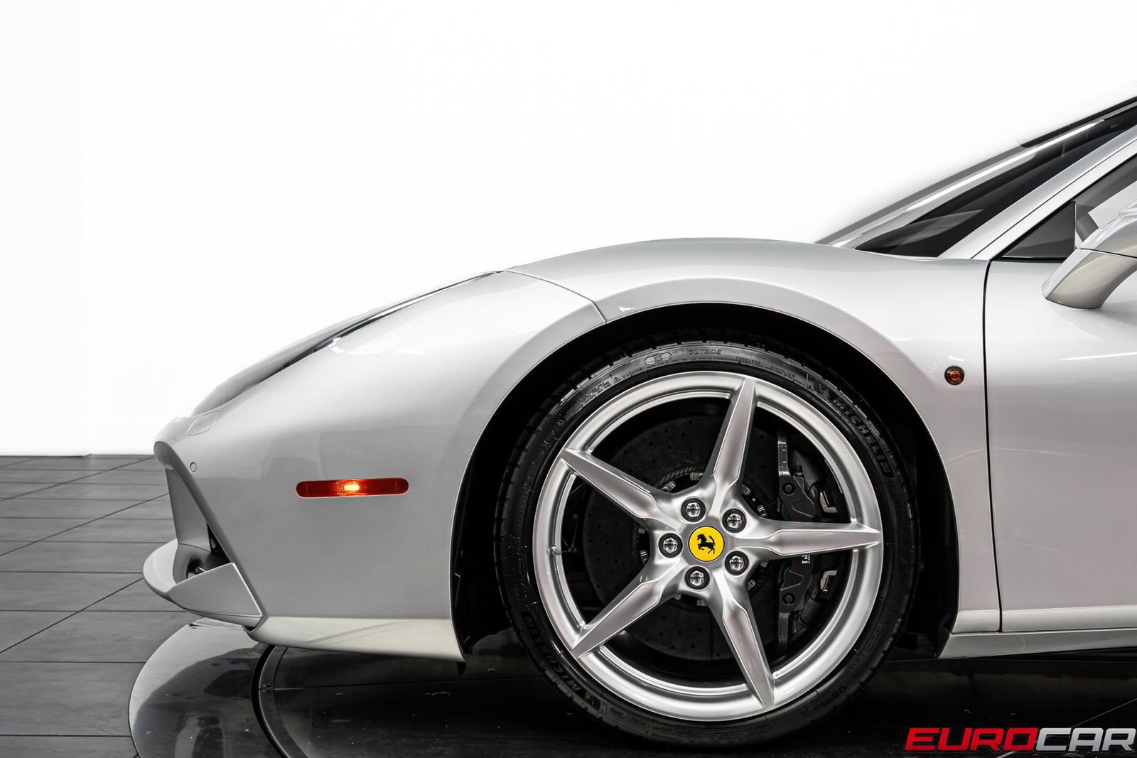 Used 2016 Ferrari 488 GTB RWD image 15