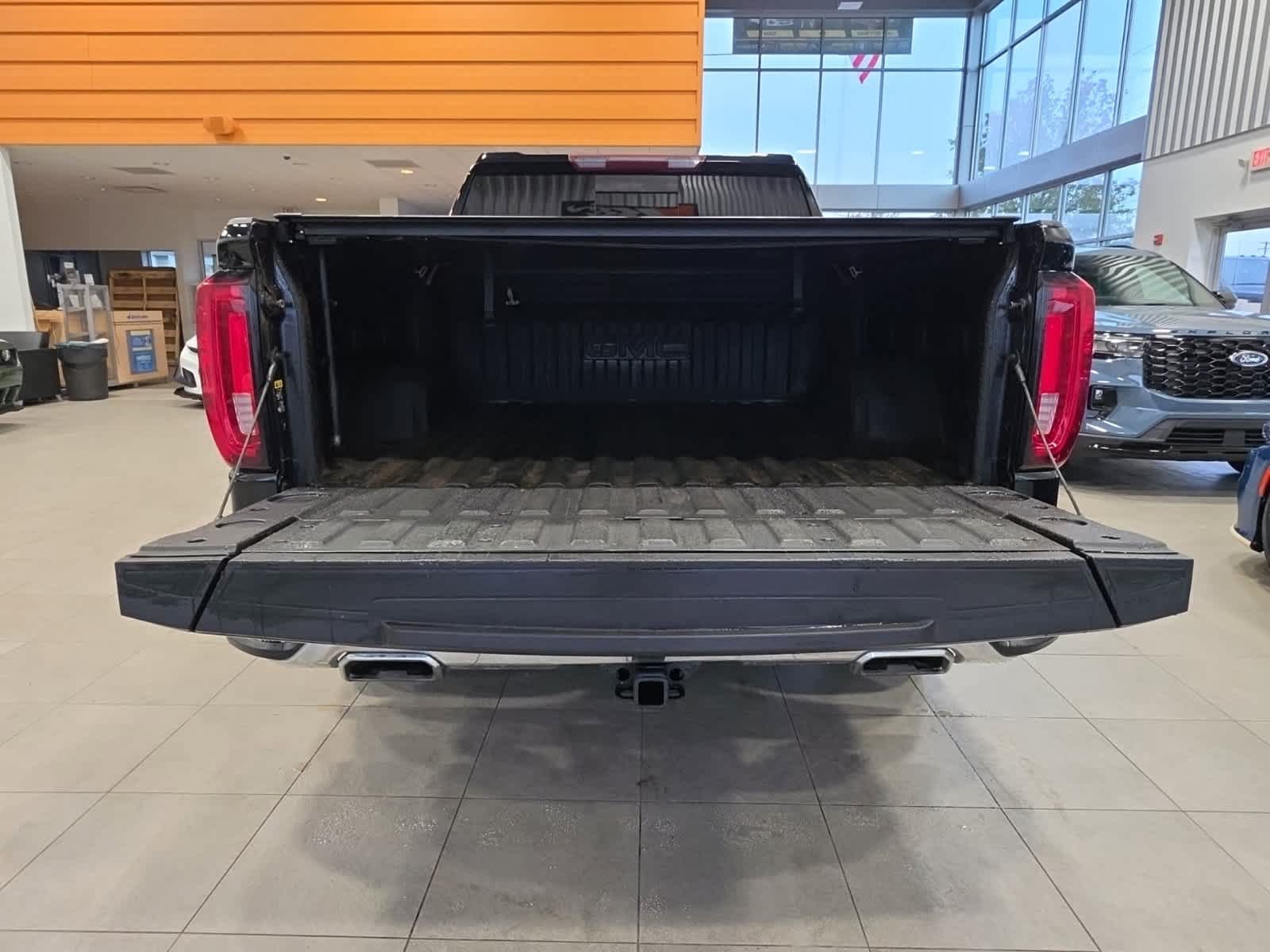 Used 2019 GMC Sierra 1500 SLT w/ SLT Premium Plus Package AWD/4WD image 9