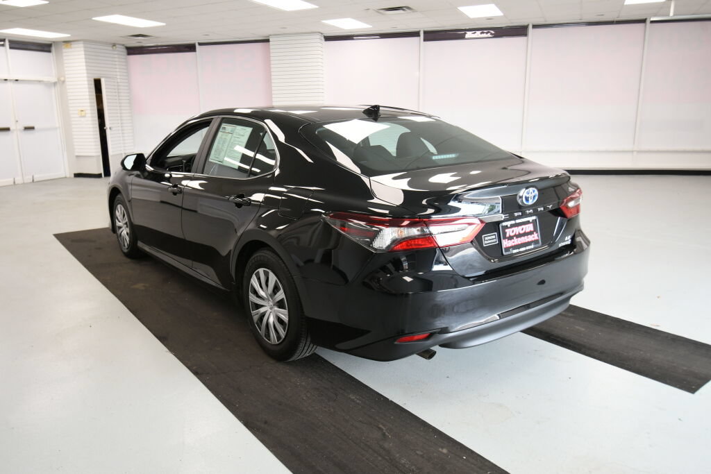 Used 2022 Toyota Camry LE FWD image 4
