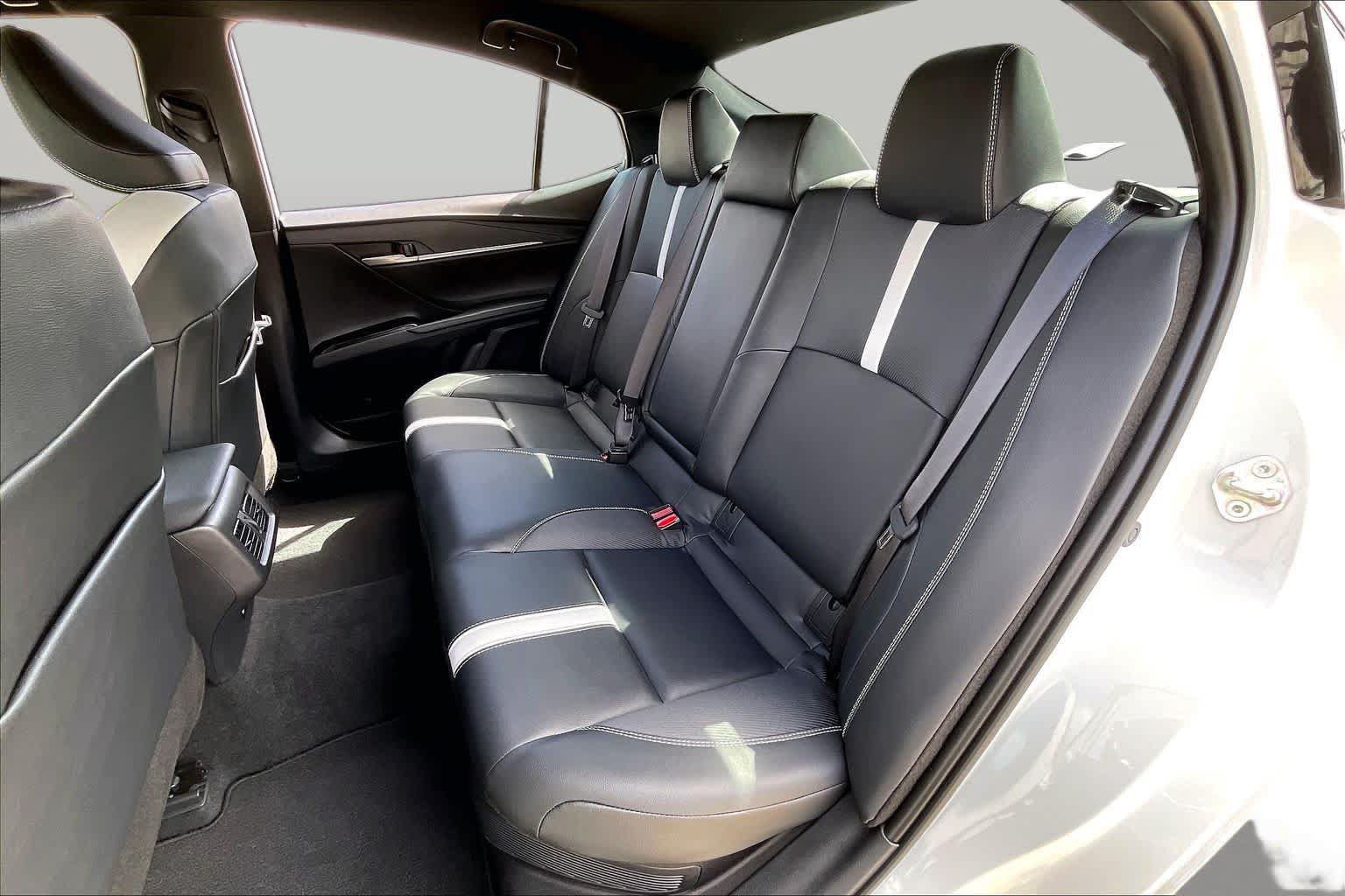 Used 2026 Toyota Camry Hybrid w/ Convenience Package FWD image 19