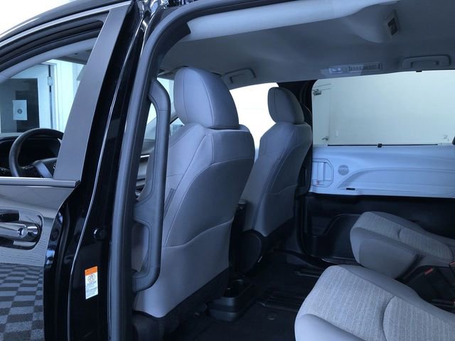 Used 2026 Toyota Sienna LE FWD image 19