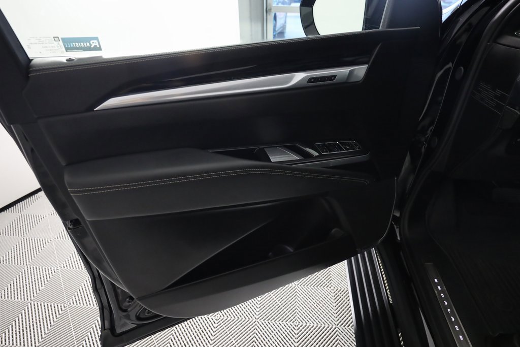 Used 2025 Cadillac Escalade ESV Sport w/ Touring Package image 31
