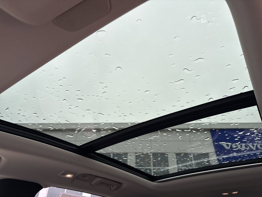 Certified 2025 Volvo XC90 B6 Plus image 30