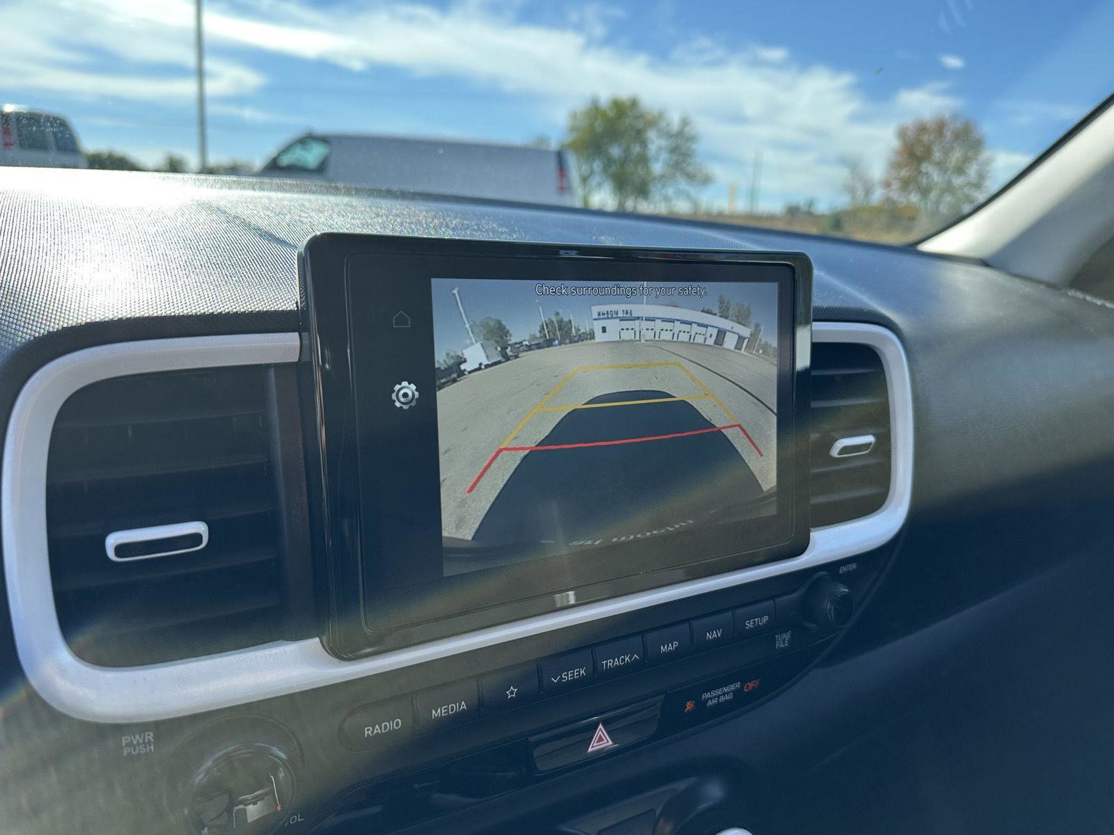 Used 2022 Hyundai Venue Limited image 28