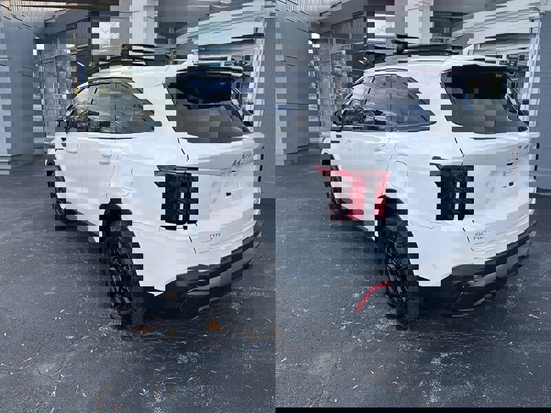 Used 2024 Kia Sorento SX Prestige image 4