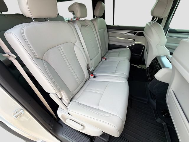 Used 2025 Jeep Wagoneer 4WD image 30