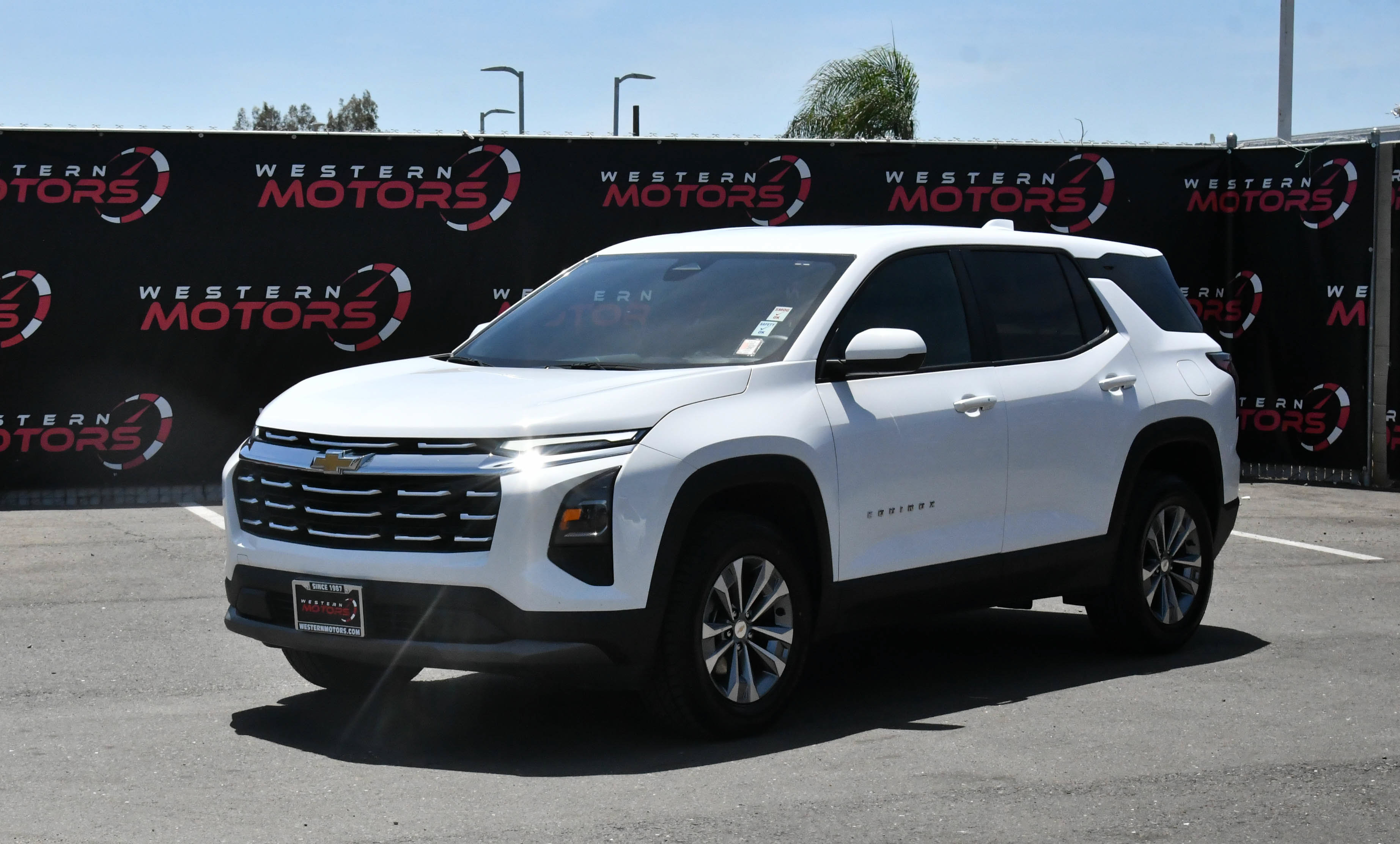 Used 2025 Chevrolet Equinox LT FWD image 3
