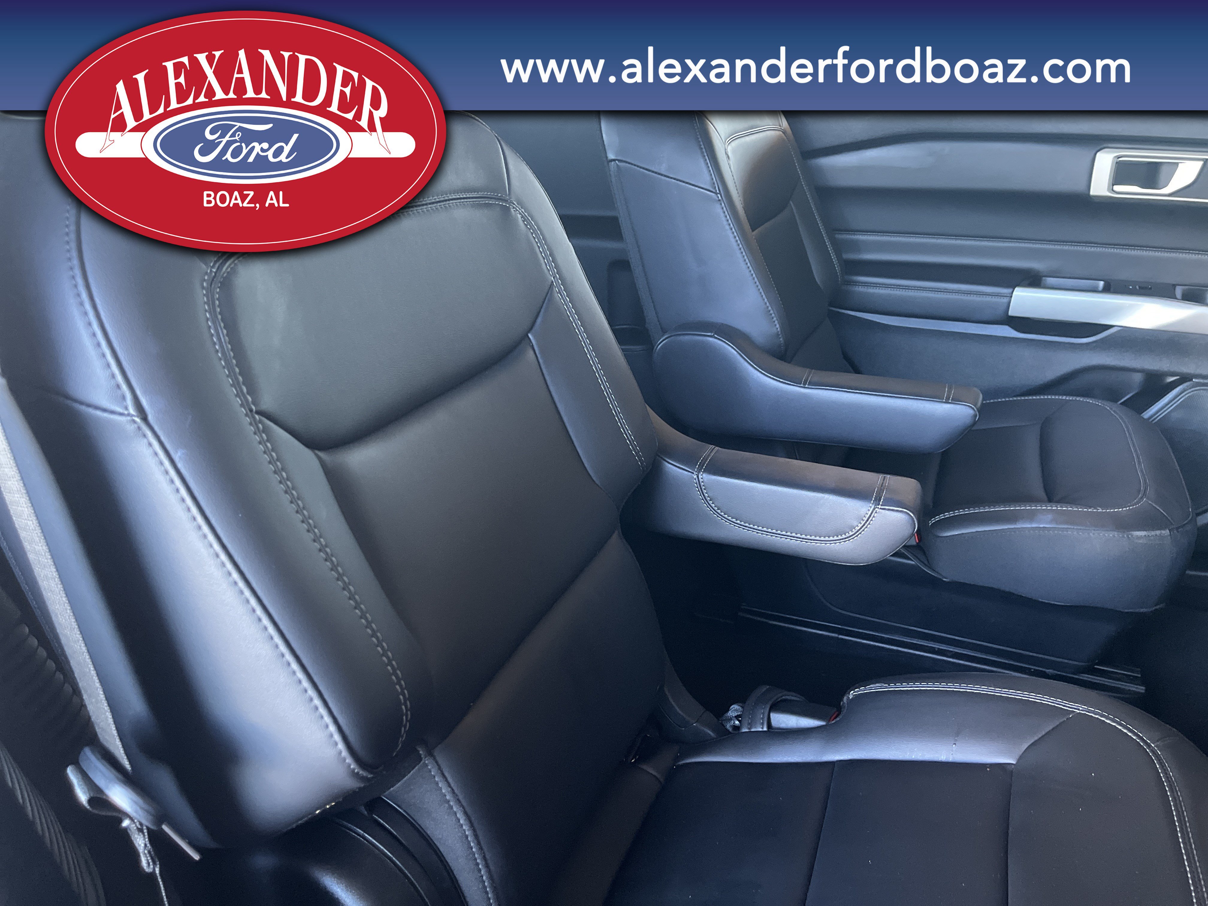 Used 2023 Ford Explorer XLT w/ Equipment Group 202A AWD/4WD image 17