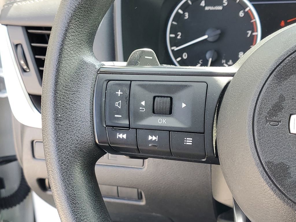 Used 2023 Nissan Rogue S FWD image 19