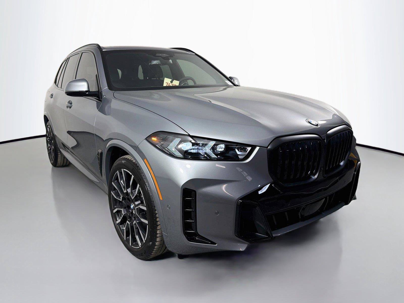 New 2026 BMW X5 xDrive40i w/ M Sport Package AWD/4WD image 3