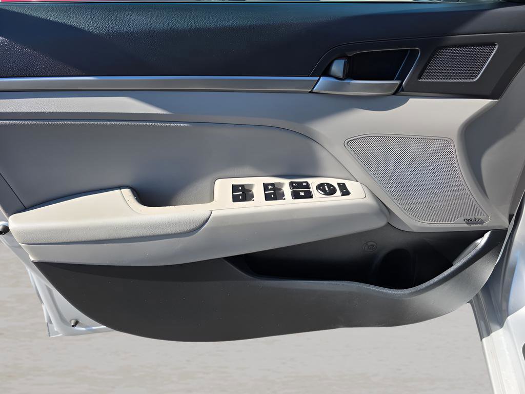 Used 2017 Hyundai Elantra Limited w/ Limited Tech Package 04 image 16