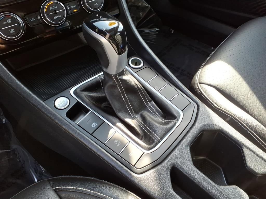 Used 2024 Volkswagen Jetta SE image 12