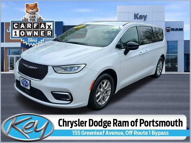 Used 2024 Chrysler Pacifica Touring FWD image 1
