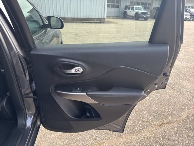 Used 2022 Jeep Cherokee Limited AWD/4WD image 27