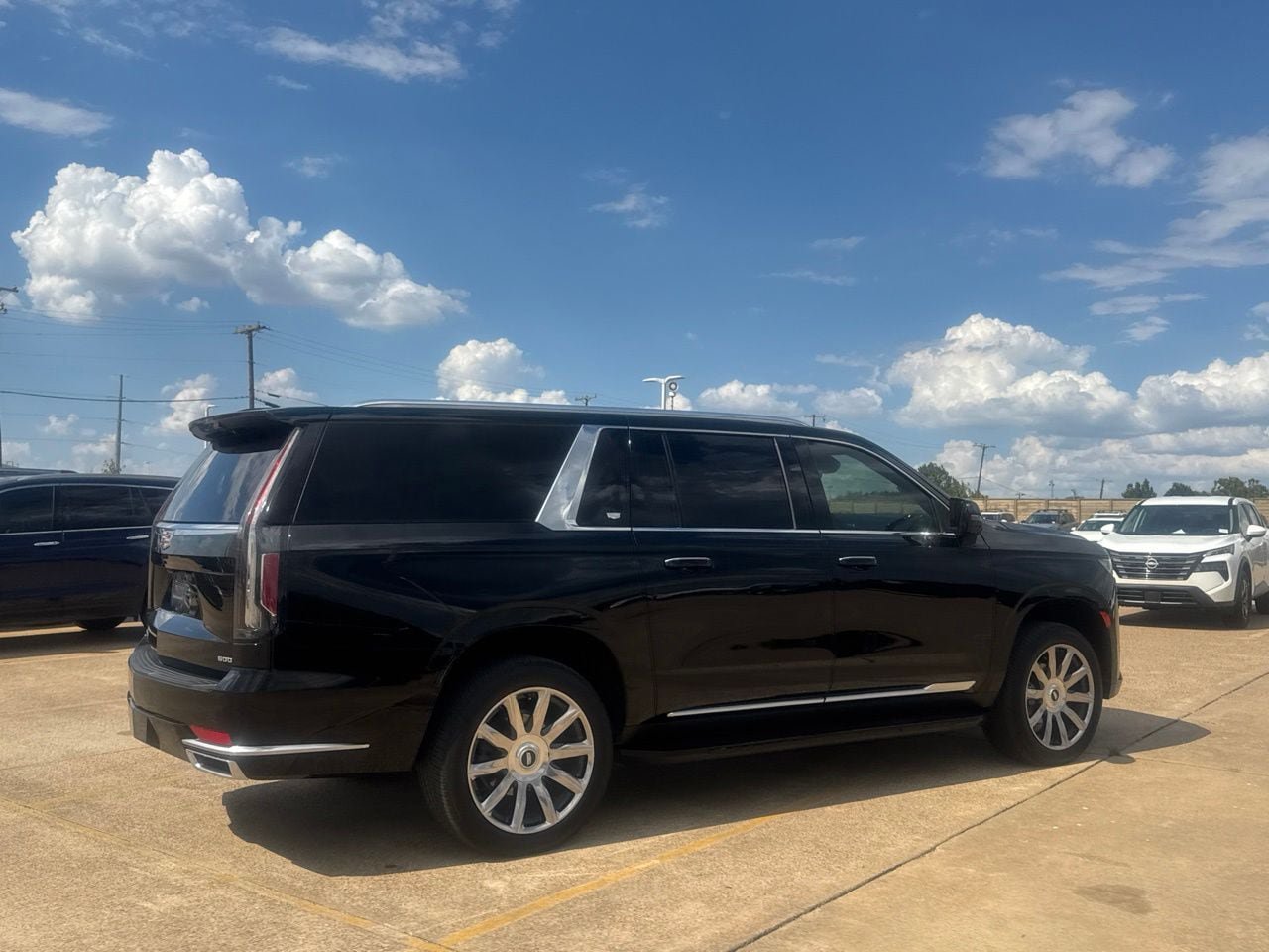 Used 2023 Cadillac Escalade ESV Premium Luxury Platinum AWD/4WD image 25