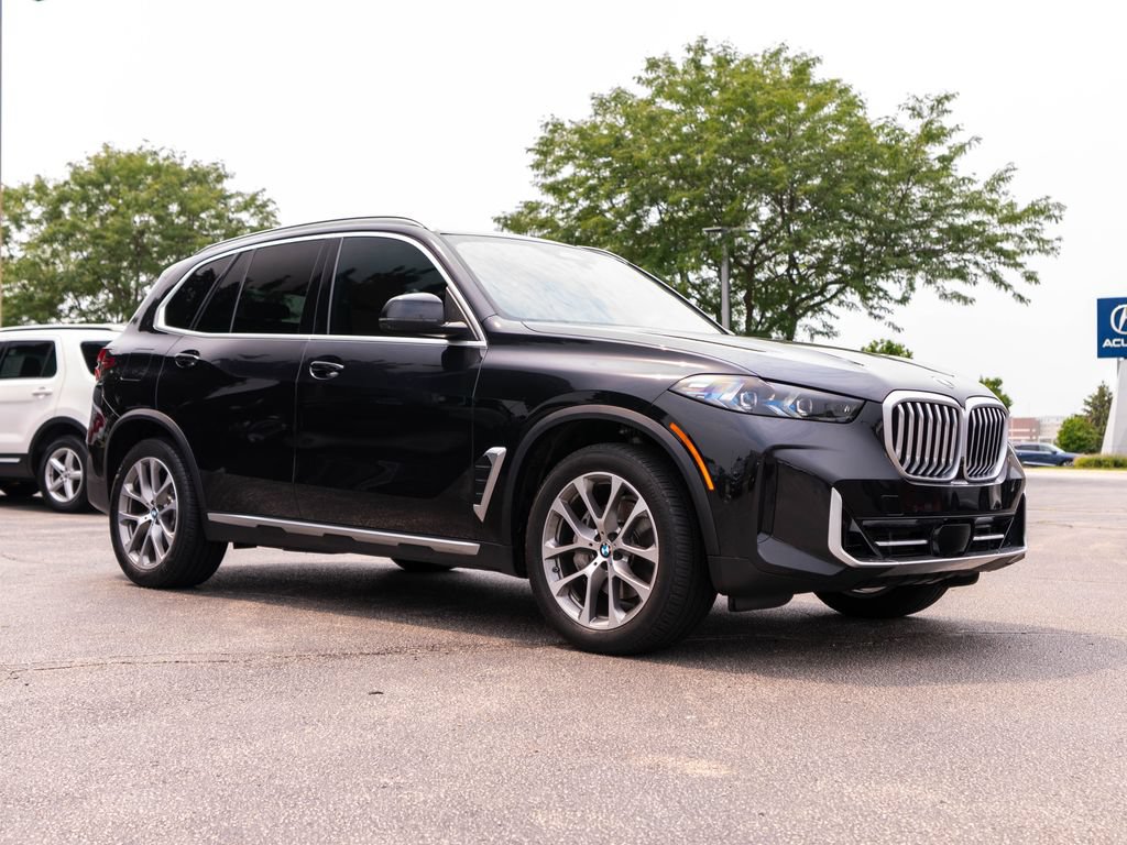 Used 2024 BMW X5 xDrive40i w/ Premium Package AWD/4WD image 2