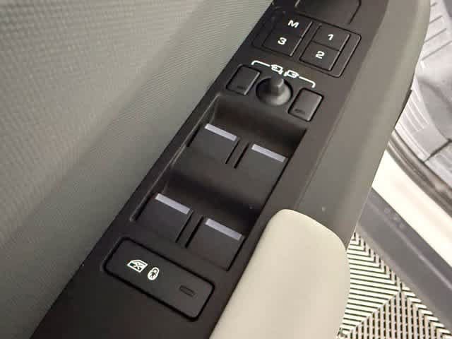 New 2026 Land Rover Defender 110 X-Dynamic SE AWD/4WD image 21