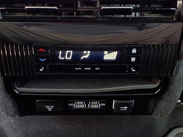 Used 2024 Jeep Wagoneer L Series II w/ Flexible Seating Group RWD image 11