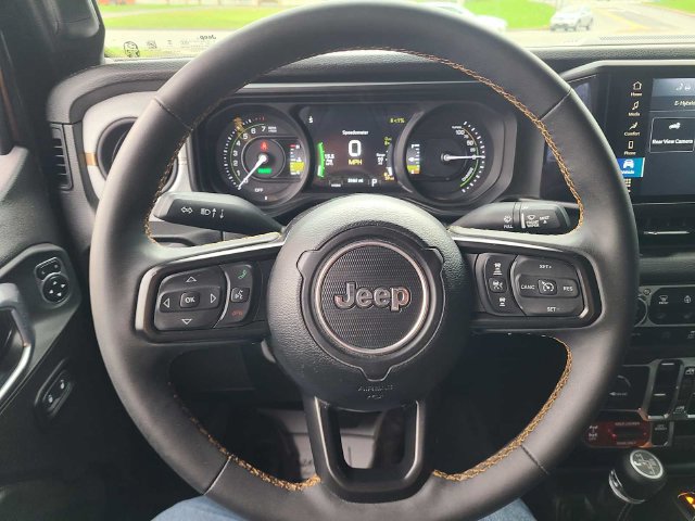 Used 2024 Jeep Wrangler Unlimited AWD/4WD image 26