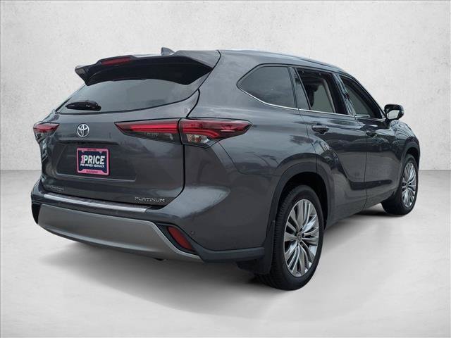 Used 2024 Toyota Highlander Platinum FWD image 5