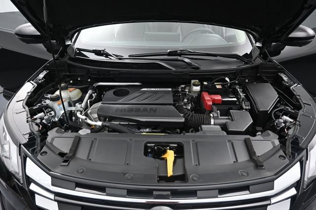 Used 2025 Nissan Rogue SL AWD/4WD image 37
