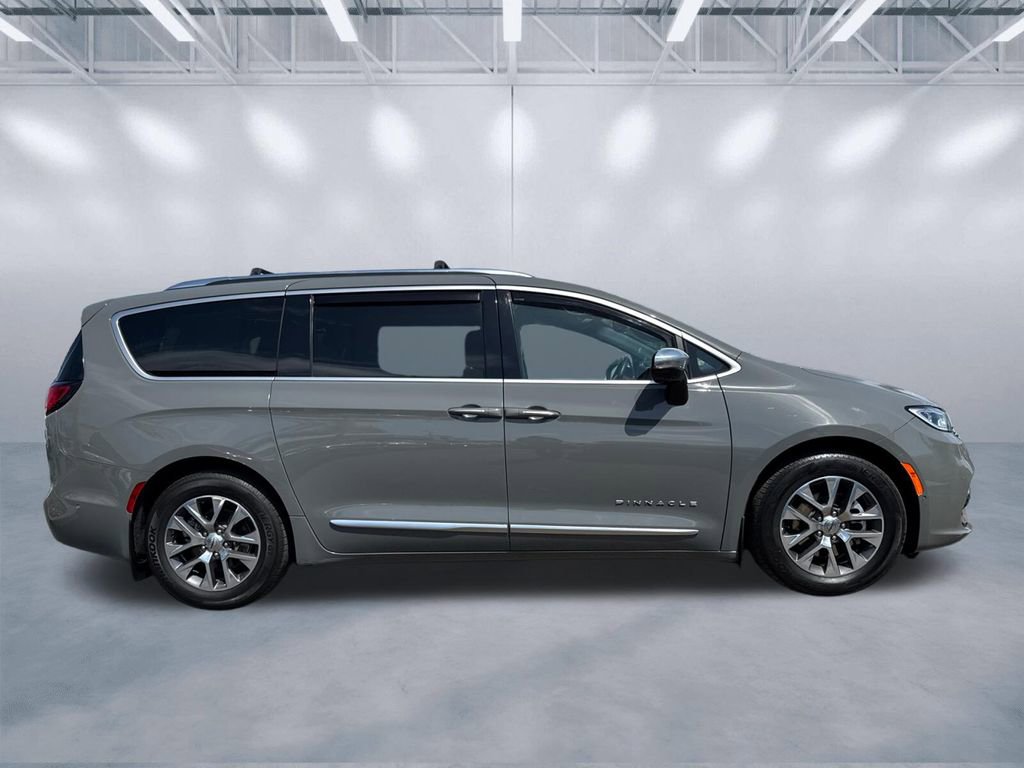 Certified 2023 Chrysler Pacifica Pinnacle FWD image 3