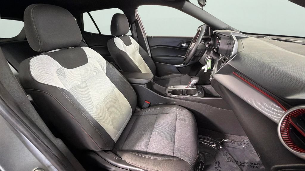 Certified 2024 Chevrolet Trax RS w/ Sunroof Package FWD image 34