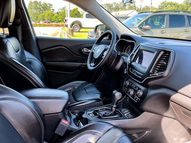 Used 2020 Jeep Cherokee Latitude Plus FWD image 23