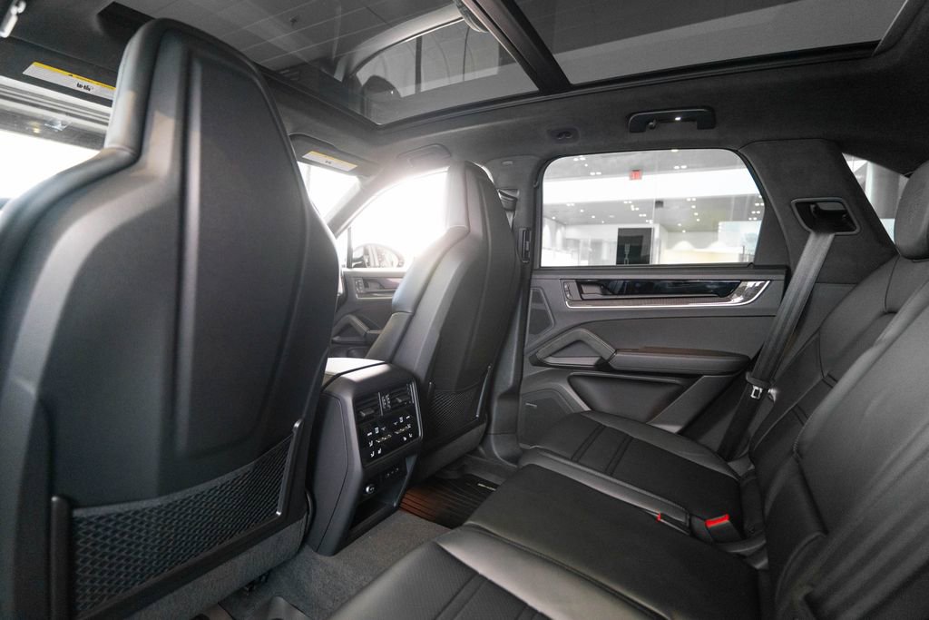 New 2026 Porsche Cayenne Turbo AWD/4WD image 17