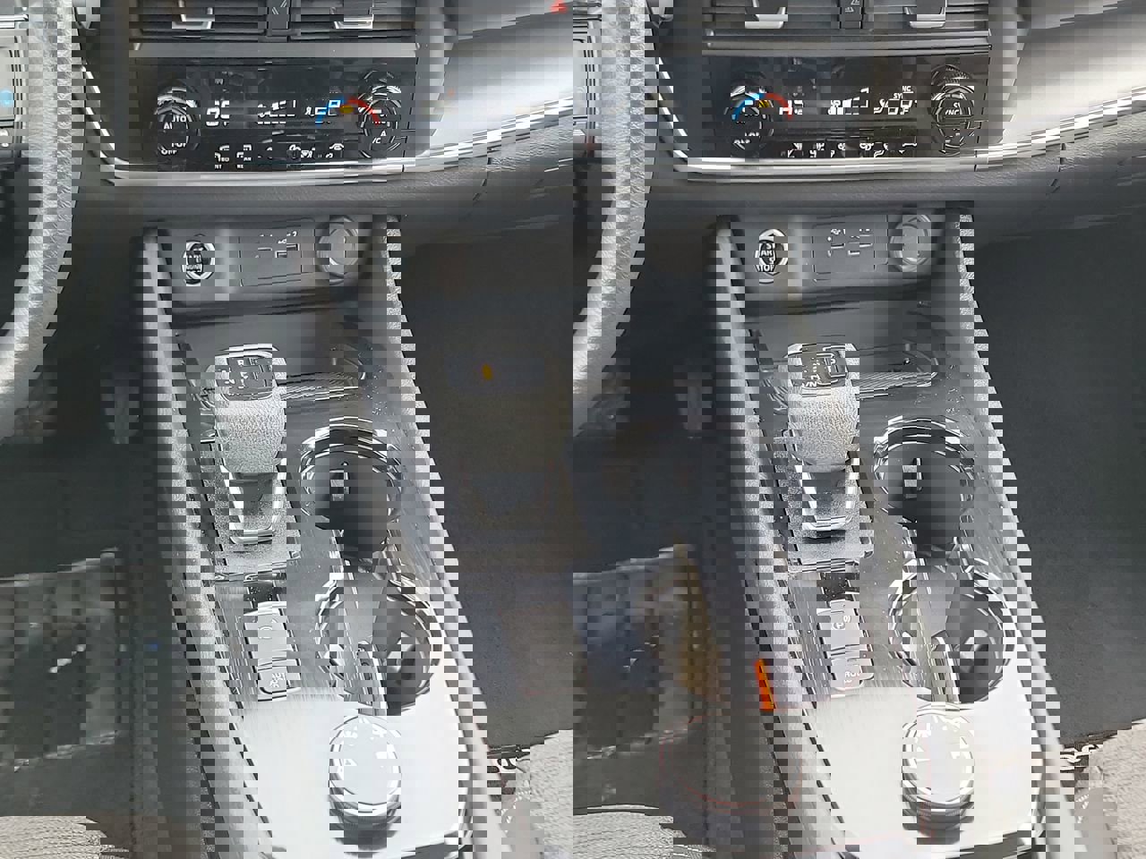 Used 2023 Nissan Rogue SV image 17