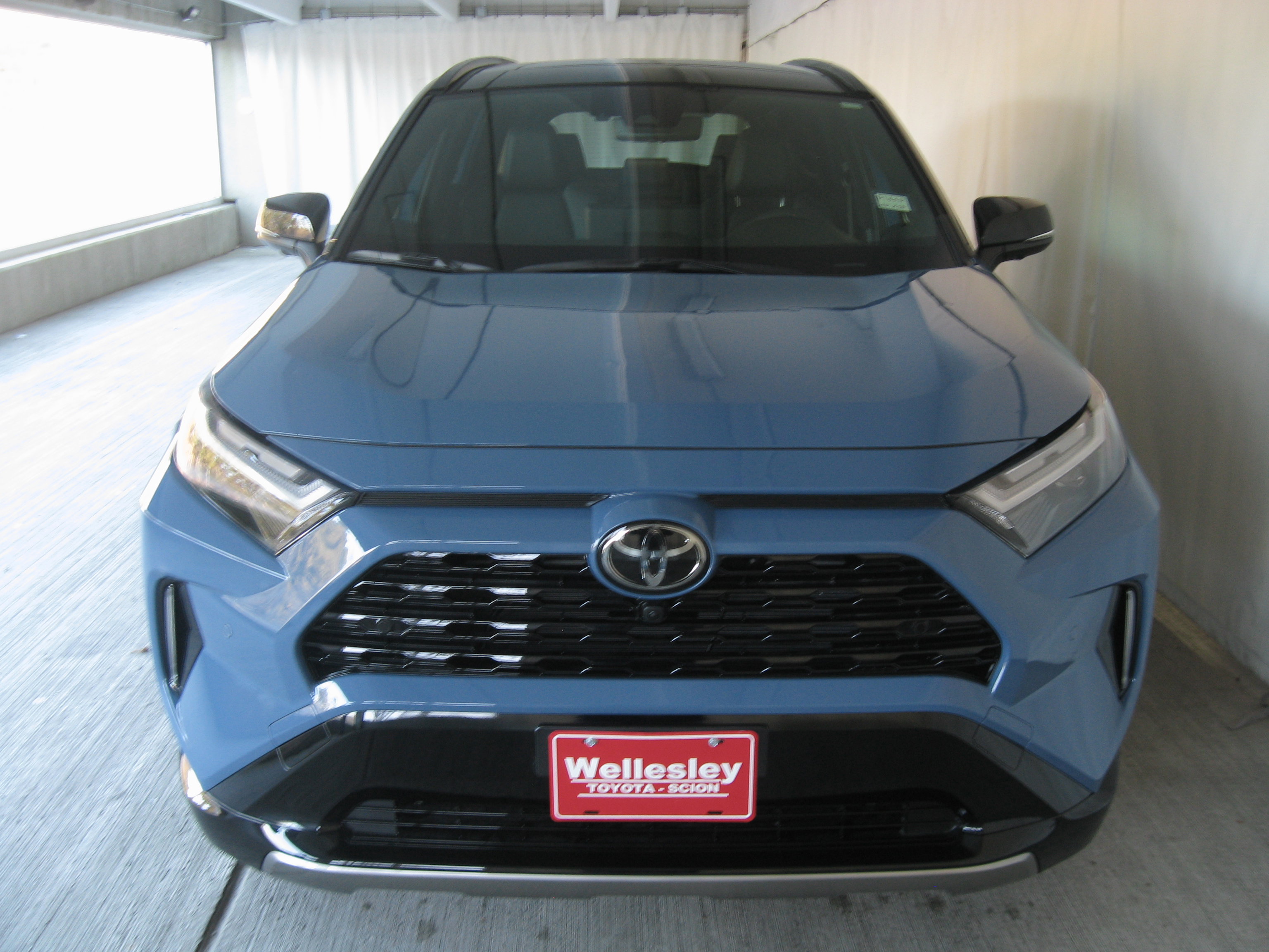 Used 2025 Toyota RAV4 XSE w/ Advanced Technology Package image 4