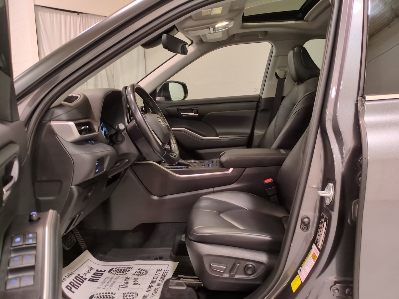 Used 2021 Toyota Highlander XLE image 16