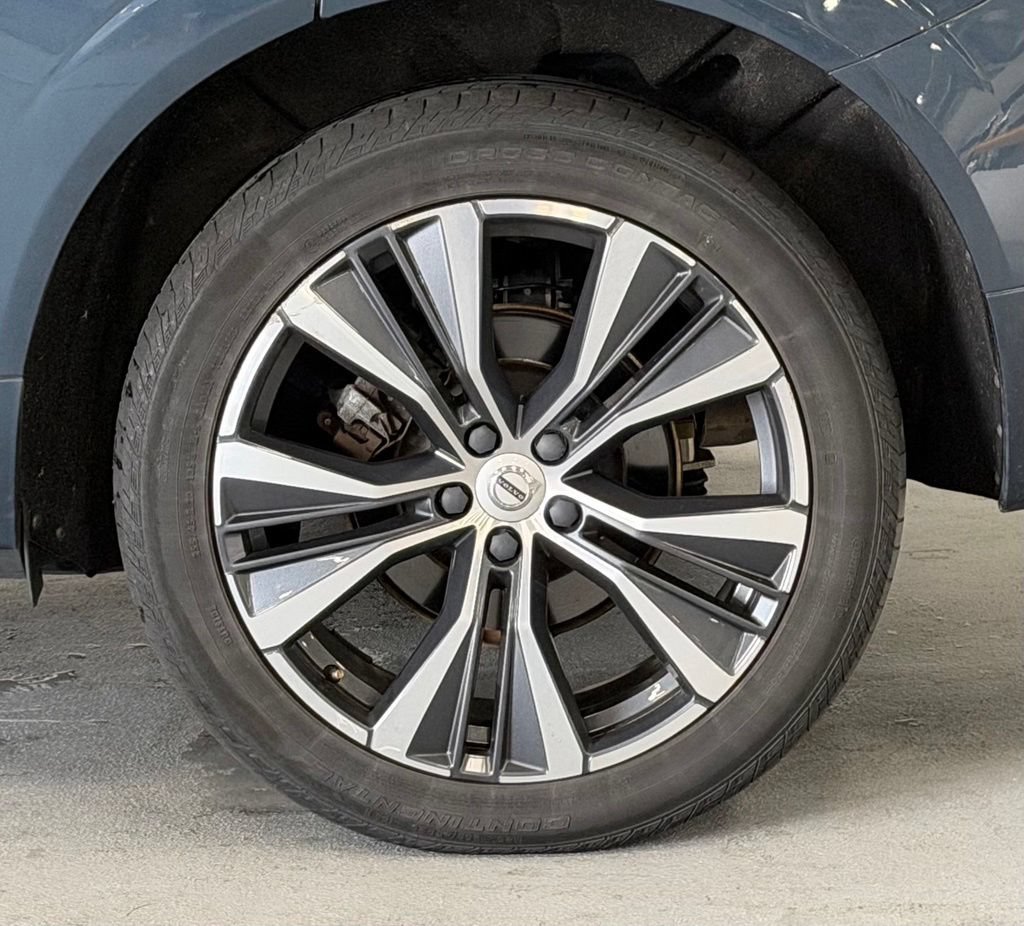 Used 2022 Volvo XC60 B5 Momentum w/ Climate Package AWD/4WD image 8