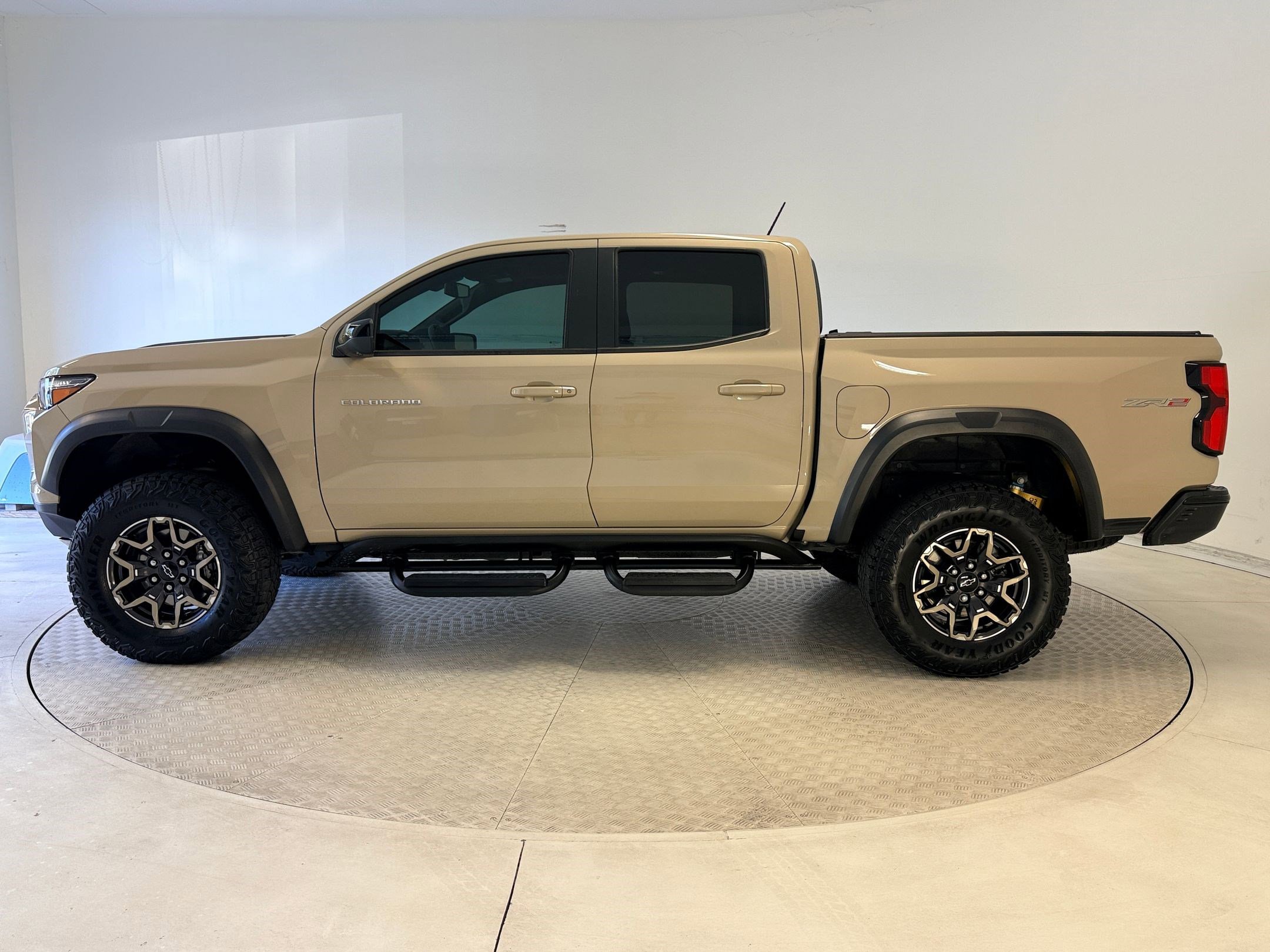 Used 2023 Chevrolet Colorado ZR2 w/ ZR2 Convenience Package III image 2