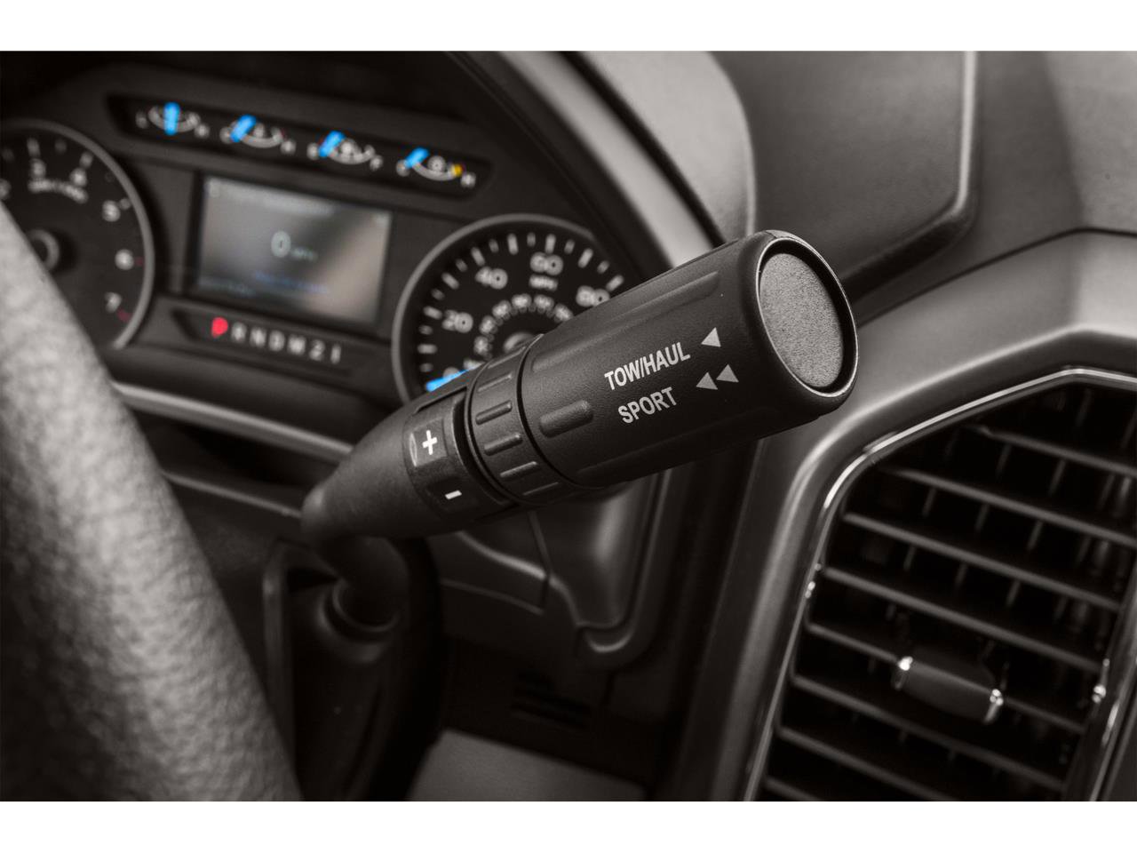 Used 2015 Ford F150 XLT w/ Equipment Group 302A Luxury image 8