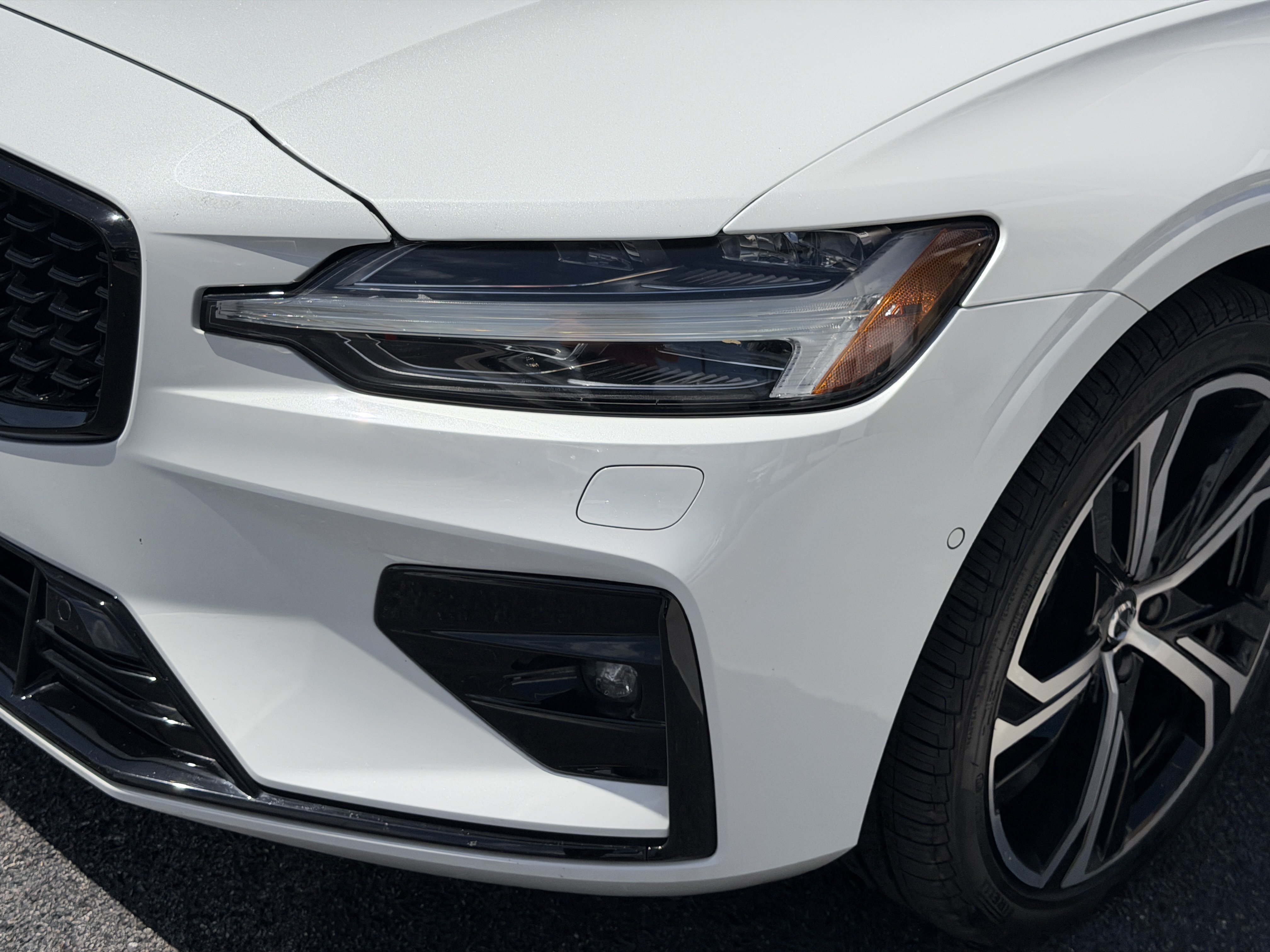 Certified 2025 Volvo S60 B5 Plus AWD/4WD image 8