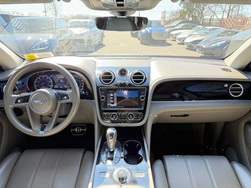 Used 2019 Bentley Bentayga AWD/4WD image 18