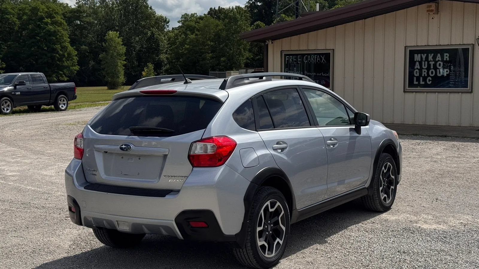 Used 2017 Subaru Crosstrek 2.0i Premium w/ Moonroof Package AWD/4WD image 8