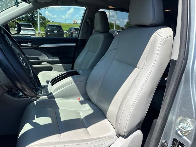 Used 2018 Toyota Highlander XLE FWD image 7