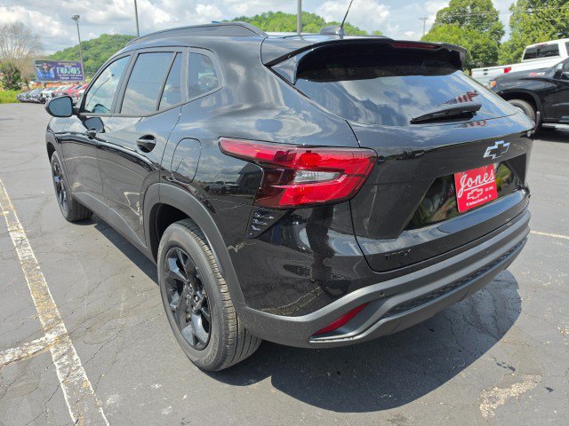 New 2026 Chevrolet Trax LT w/ Driver Confidence Package FWD image 3