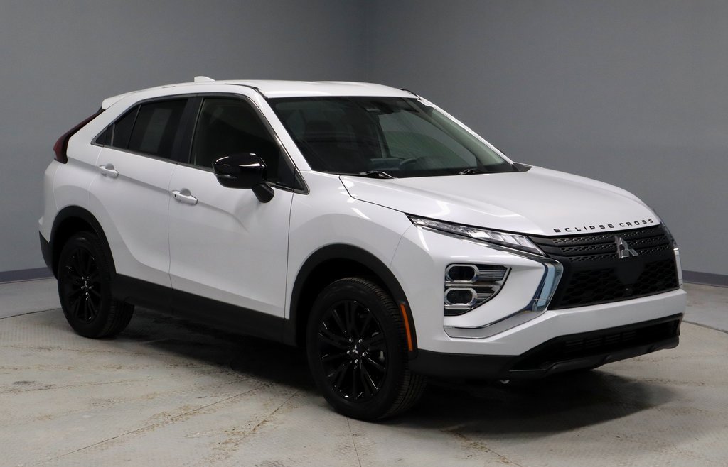 Used 2024 Mitsubishi Eclipse Cross LE image 1
