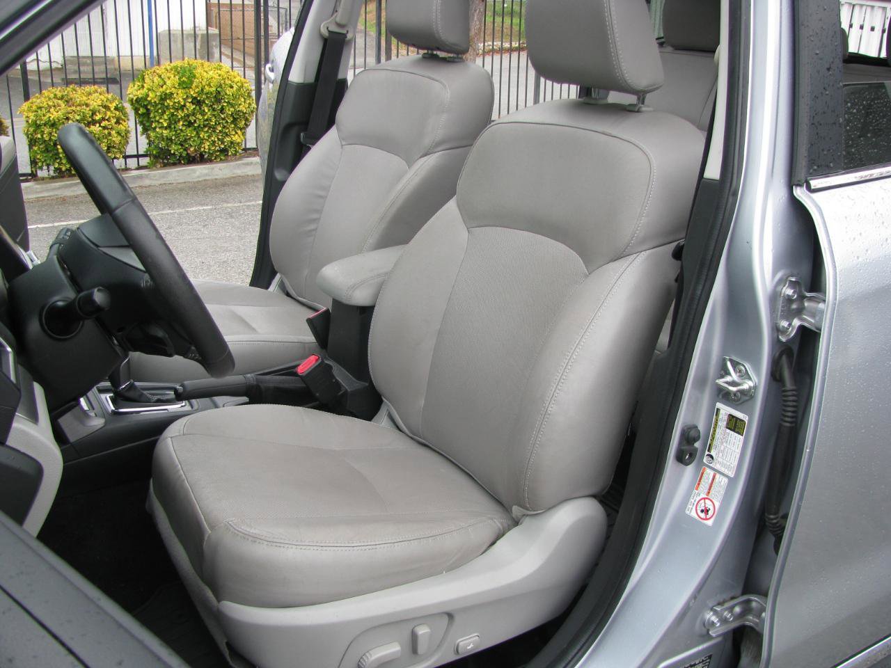 Used 2016 Subaru Forester 2.5i Touring w/ Eyesight & Navigation System AWD/4WD image 11